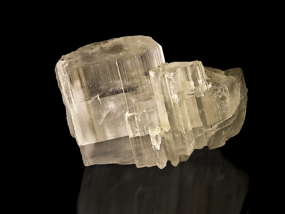 Beryllonite specimen