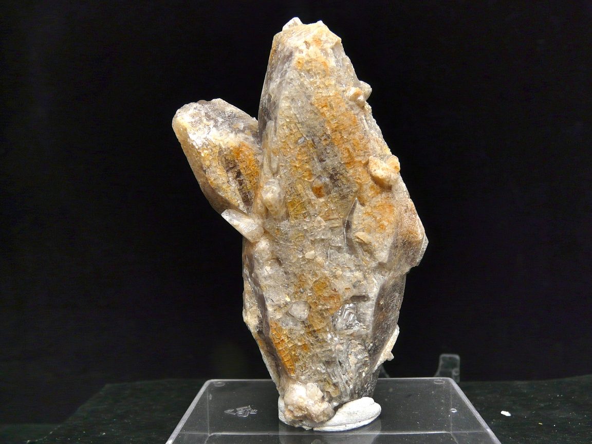 Herderite specimen