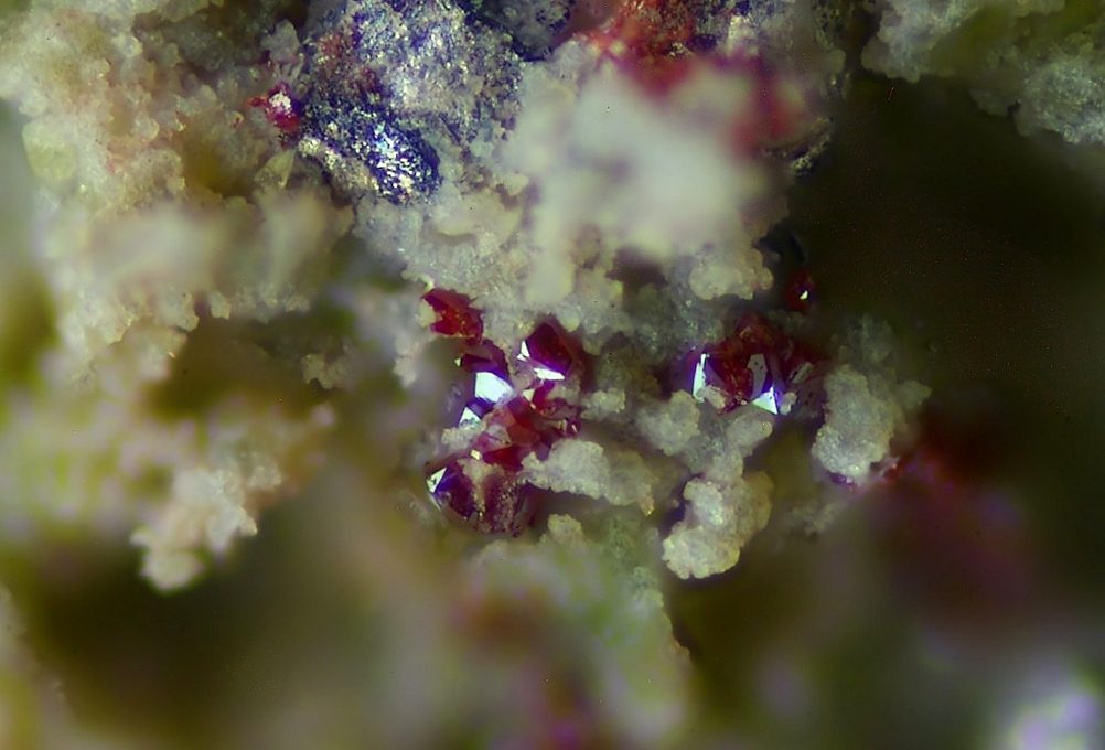 Tillmannsite crystals